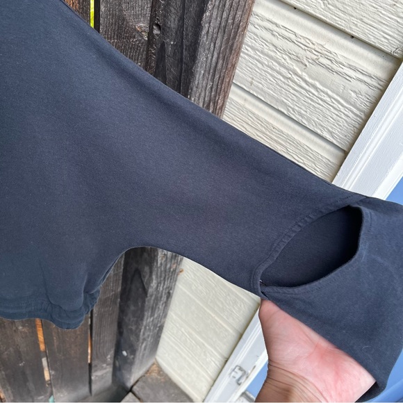 Gymshark Box Utility Long Sleeve Cut Out Elbow Crop Top In Black Sz S - Picture 5 of 15